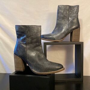Diba True  charcoal leather side zip ankle boots size 7.5-Brand new!!